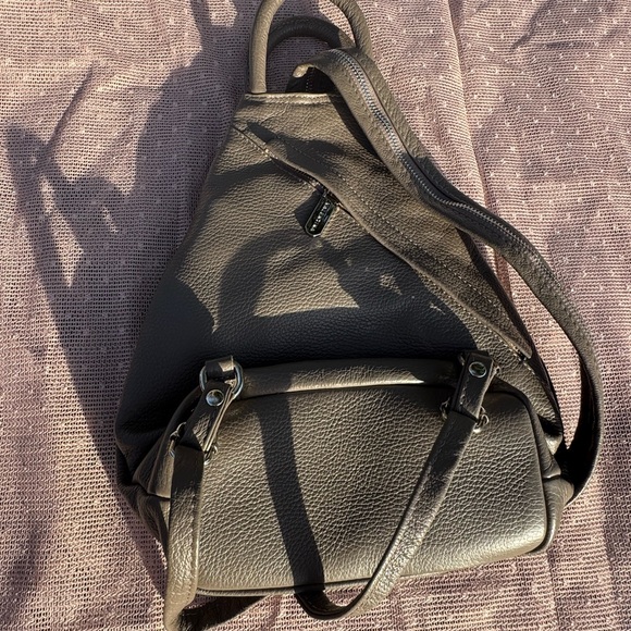 Valentina Italia Taupe Pebbled Leather Backpack/Sling. - Picture 4 of 12